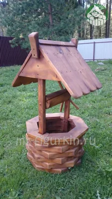 Деревянный декоративный колодец