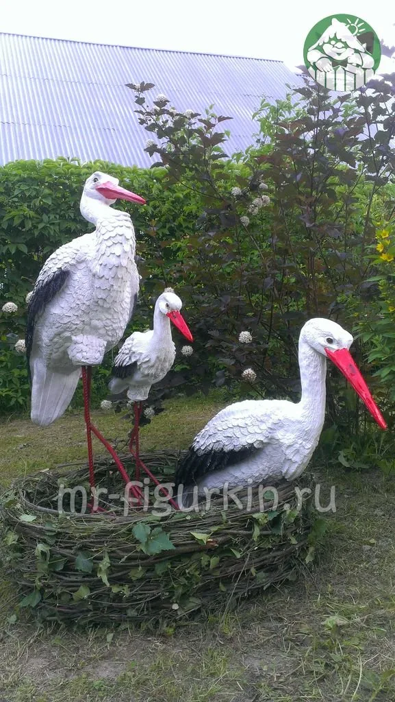 Садовые фигуры Комплект аистов в гнезде
