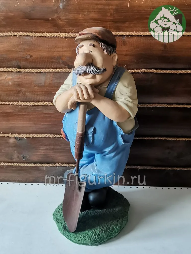 Садовая фигура Мужик с лопатой H-66 см