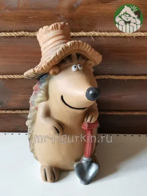 Садовая фигура Ежик в шляпе с лопатой H-43 см