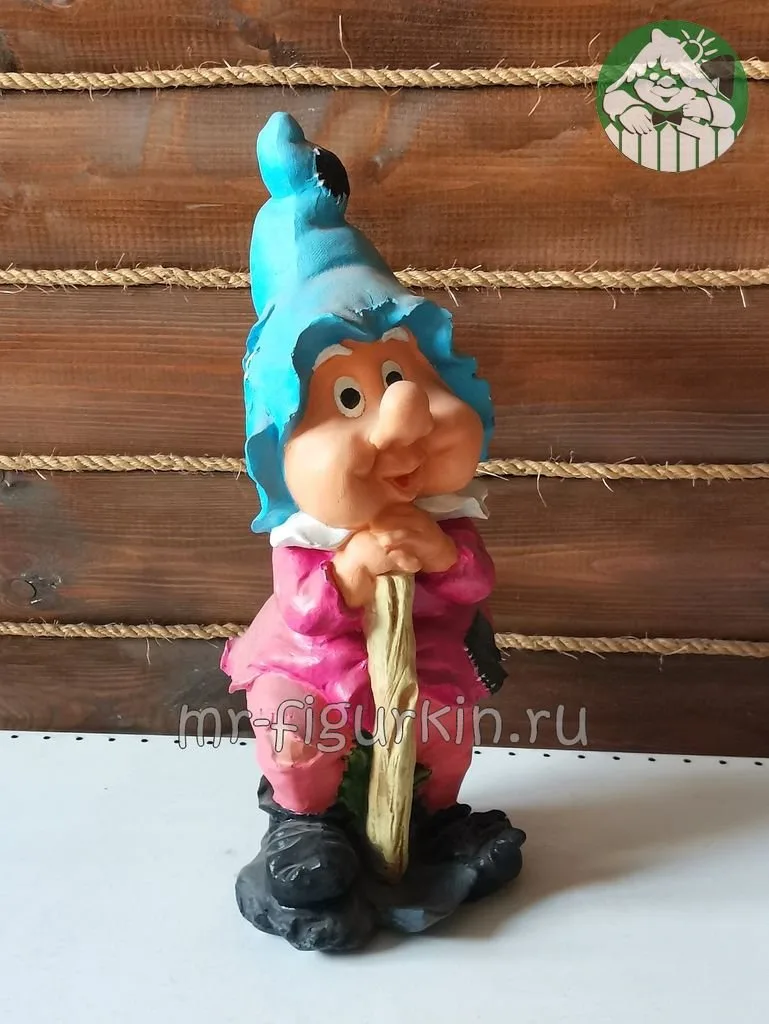 Садовая фигура Гном с мотыгой H-55 см