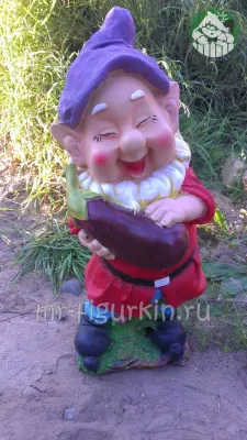 Садовая фигура Гном с баклажаном H-50 см