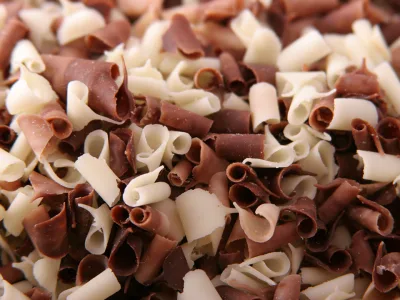 Стружка (завитки) из темного и белого шоколада Callebaut, 50гр