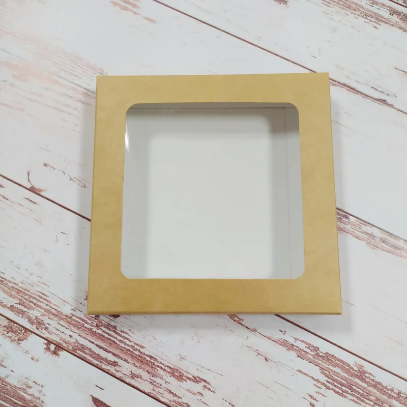 Упаковка с окном 11*11*1,5см крафт
