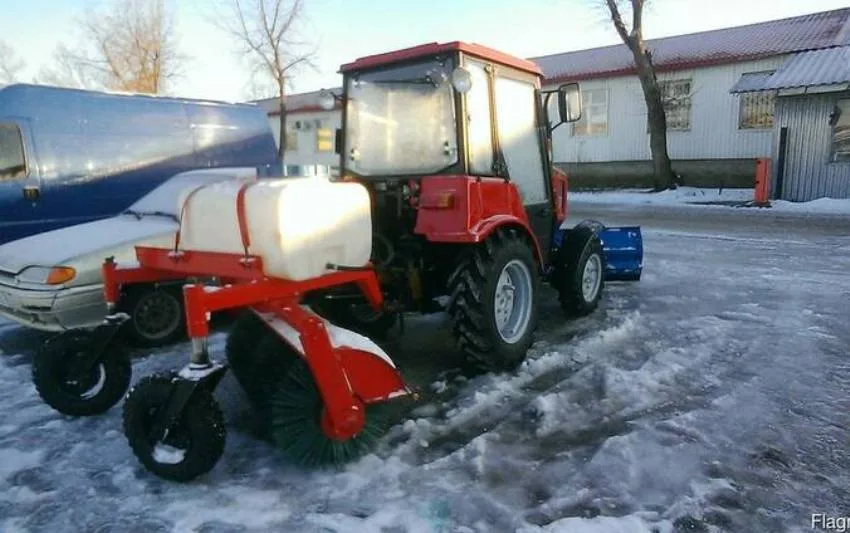 Щет­ка с ув­лажне­ни­ем для мтз-320.4
