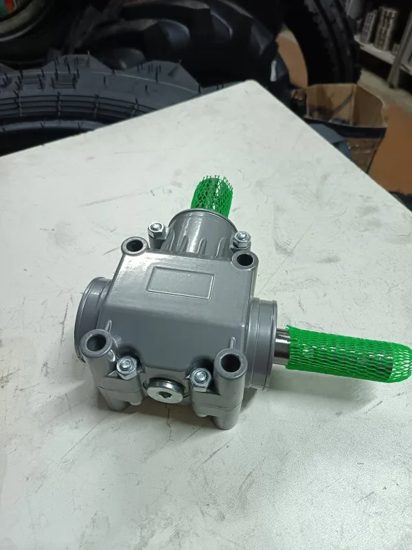 Редуктор пескоразбрасывателя А-116-01 BA8013A 1:1