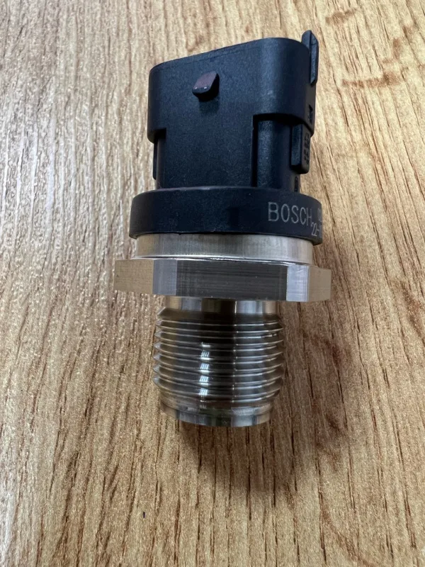 Датчик давления топлива 0281002937 Bosch
