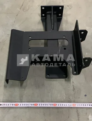 кронштейн щитка подножки 6520-8405030-30 правый*