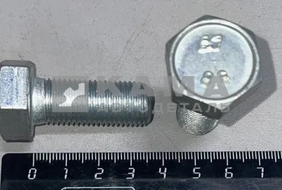 болт М14 х35х1,5 1-14083-21
