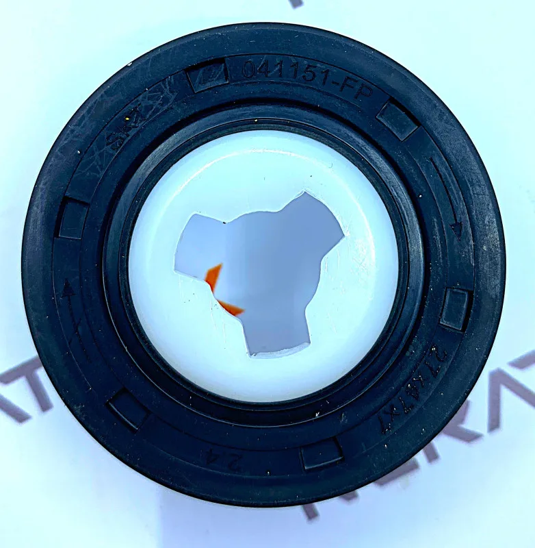 Манжета (сальник) OIL SEAL 27x47x7 041151-FP-A