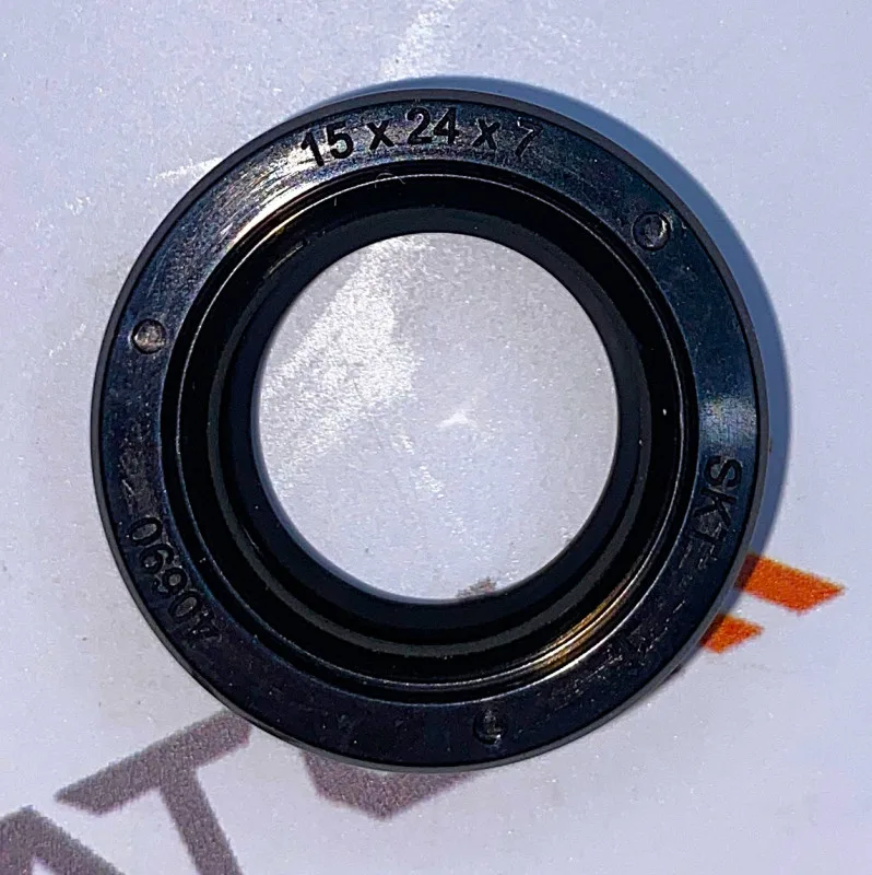 Манжета (сальник) 15х24х0х7х0 OIL SEALS, 040690-А