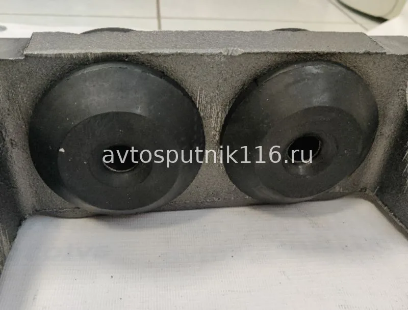 Кронштейн передней опоры силового агрегата на 65201