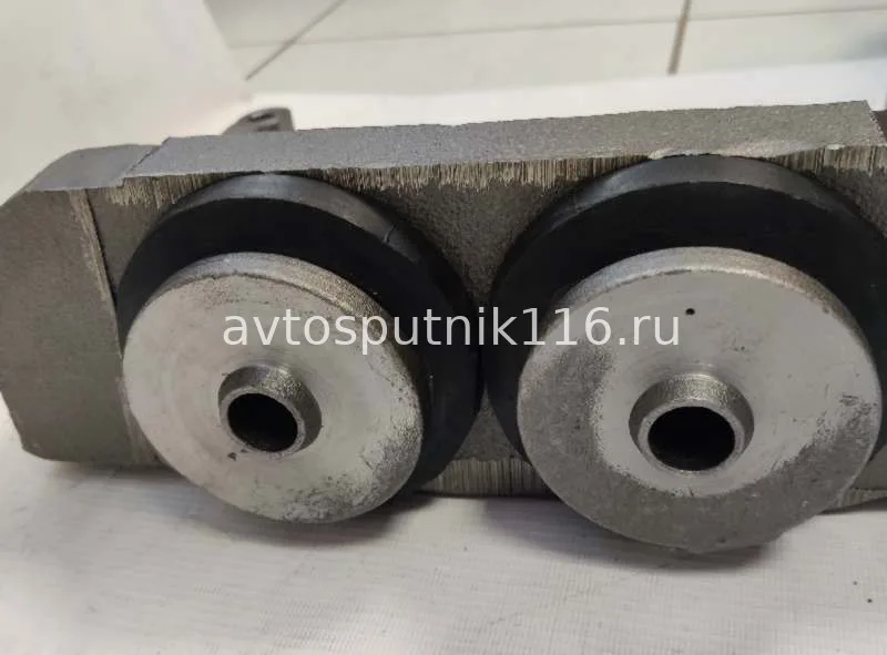 Кронштейн передней опоры силового агрегата на 65201