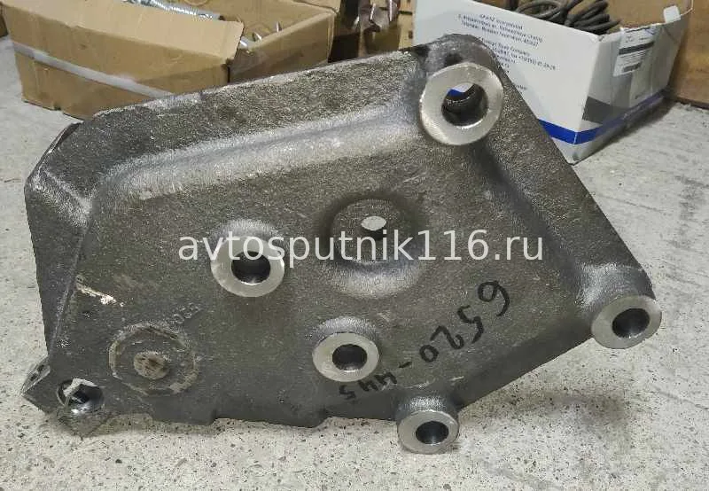 Кронштейн передней подвески (Левый) на 6520