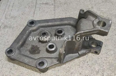 Кронштейн передней подвески (Левый) на 6520