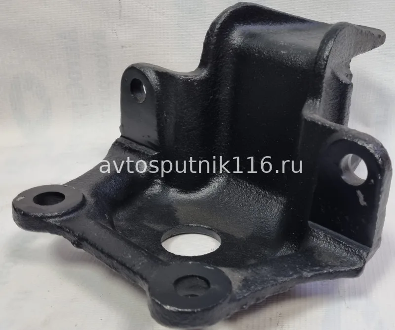 Кронштейн передней подвески (Правый) на 5320