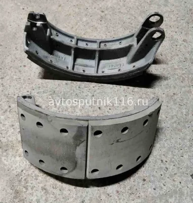 Колодка тормозная в сборе (на 53229) ЛИТАЯ (с короткой накладкой)