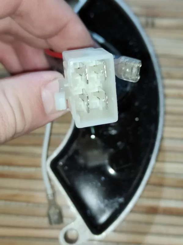 AVR 5,5кв. 220в