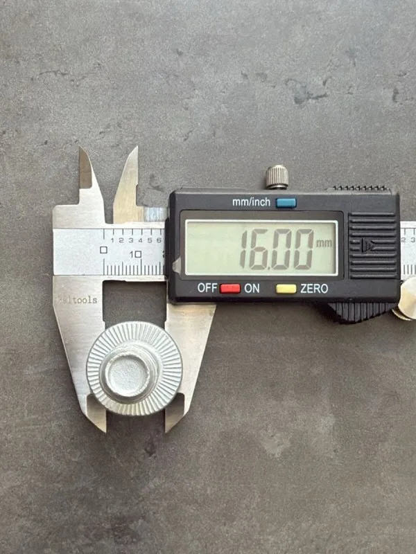 Болт фланцевый М12х45х1,25 10.9 оц. DIN 6921 с насечками рамный