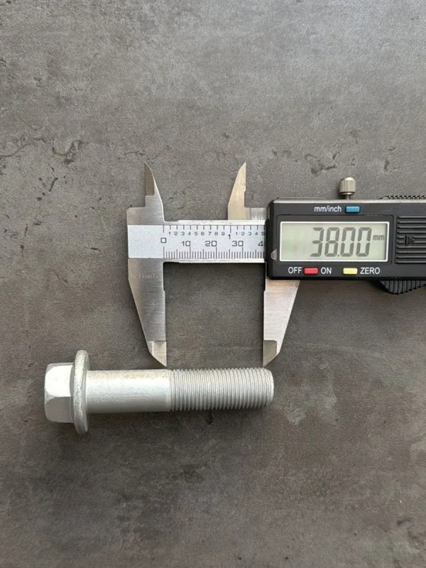 Болт фланцевый М16х70х1,5 8.8 оц. DIN 6921 без насечек