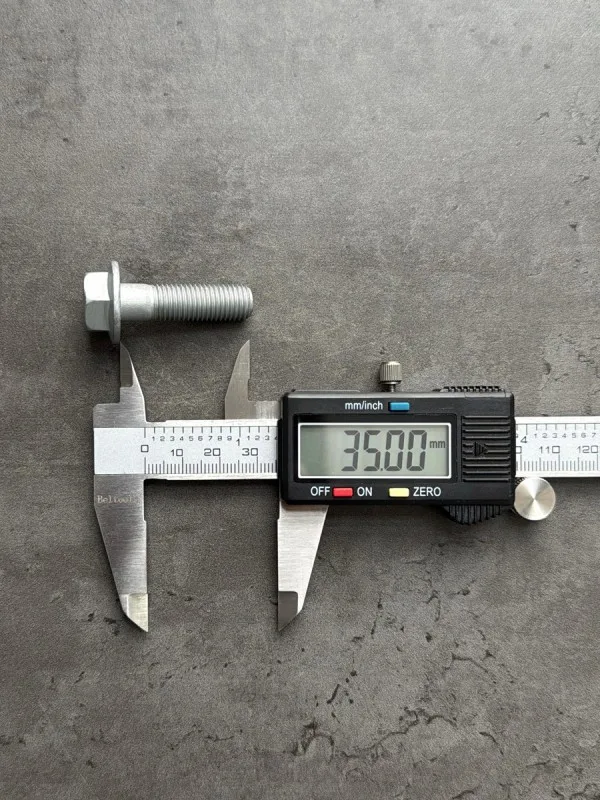 Болт фланцевый М10х35х1,25 8.8 оц. DIN 6921 без насечек