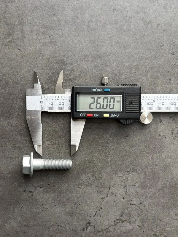 Болт фланцевый М10х35х1,25 8.8 оц. DIN 6921 без насечек