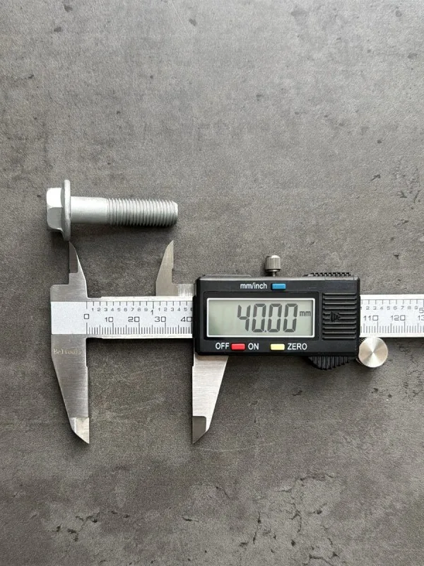 Болт фланцевый М10х40х1,25 8.8 оц. DIN 6921 без насечек