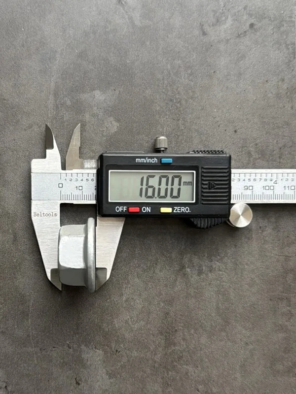 Гайка фланцевая М16х1,5 DIN 6923 КП 10, с насечками, оц.