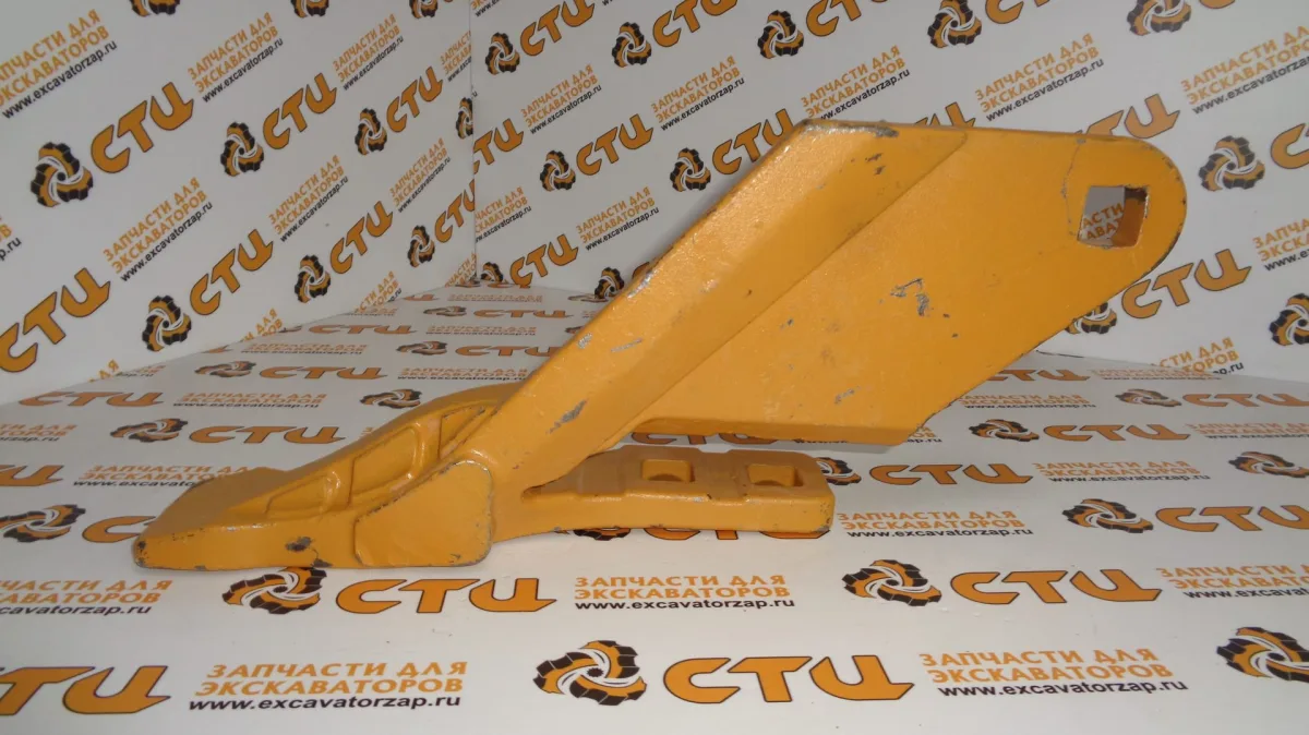 Боковой зуб правый  JCB 3CX, 4CX 332/C4389 (3 болта)
