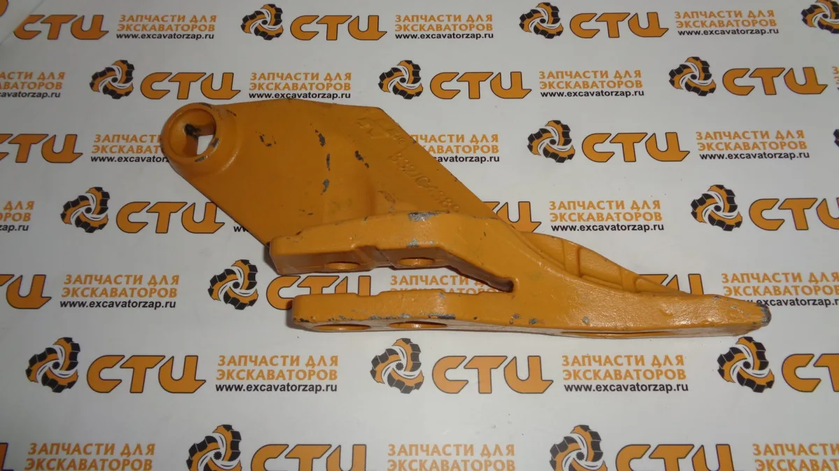 Боковой зуб правый  JCB 3CX, 4CX 332/C4389 (3 болта)