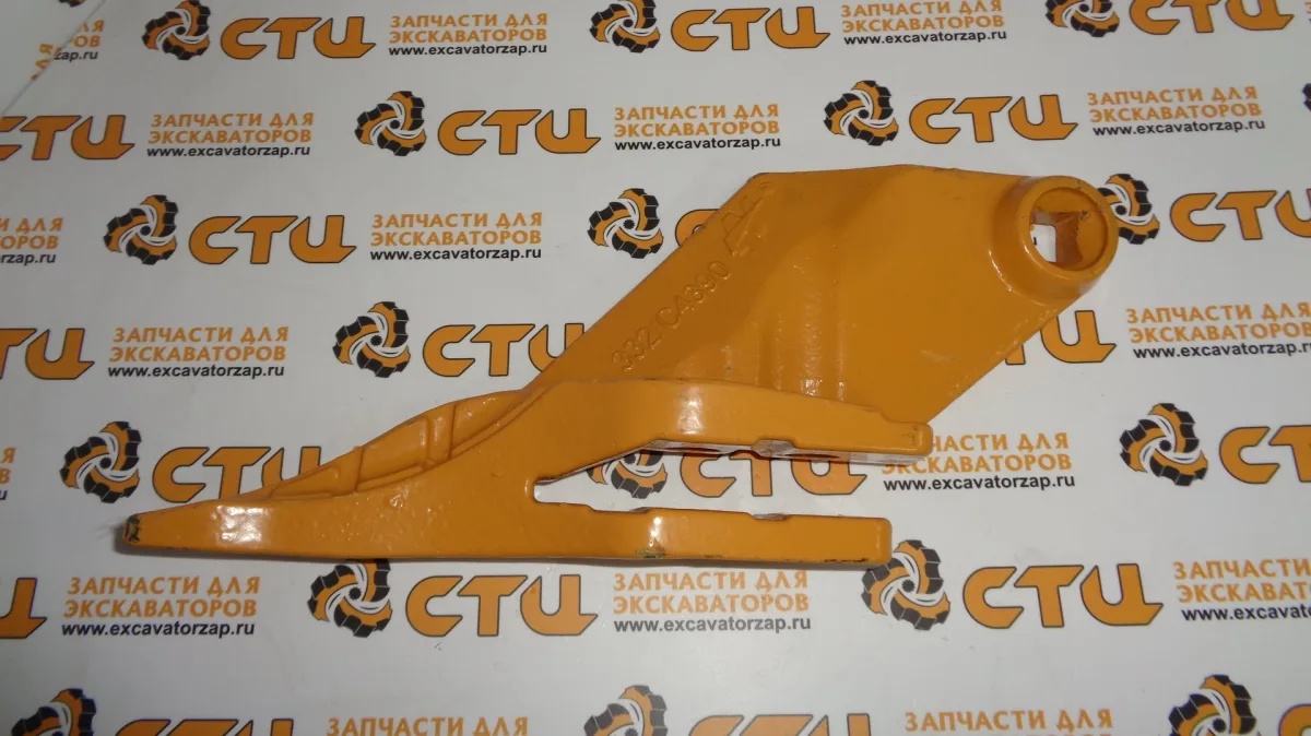 Боковой зуб левый  JCB 3CX, 4CX 332/С4390 (3 болта)