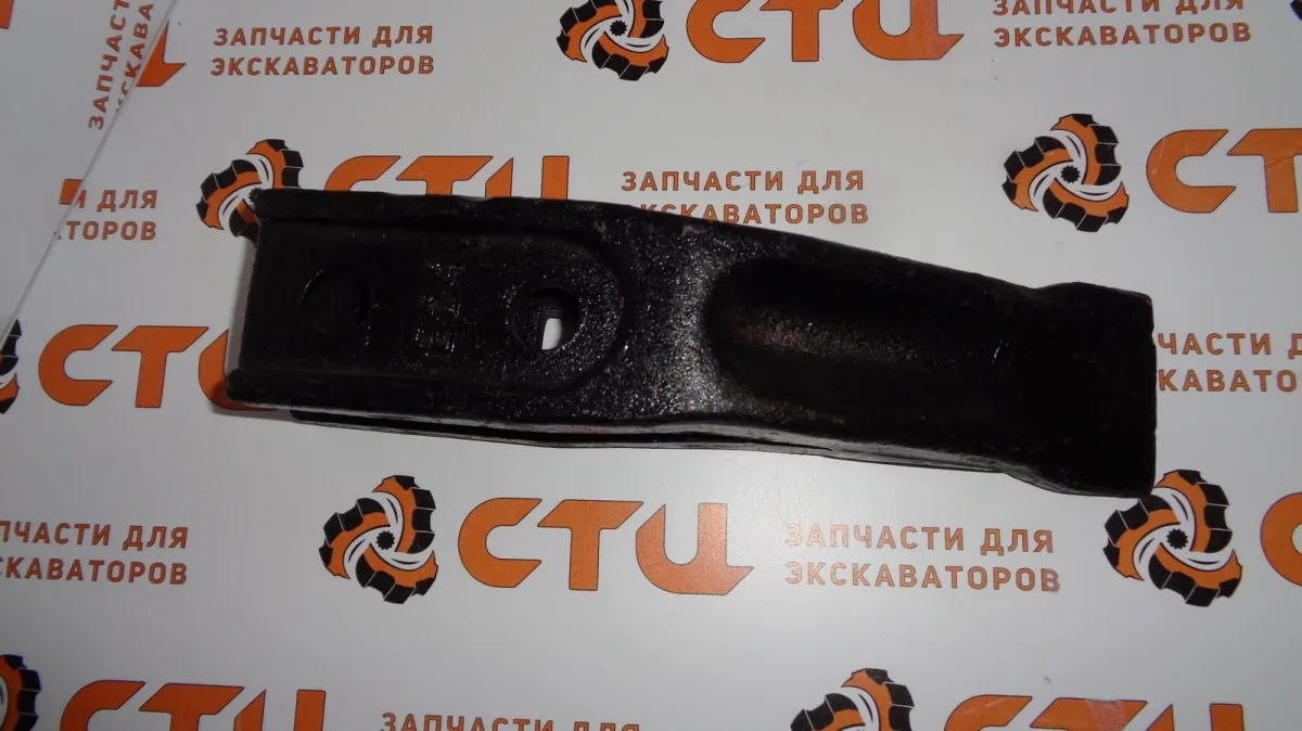 Центральный зуб  1C0050 ковша экскаватора погрузчика TEREX TLB 815, TEREX TLB825