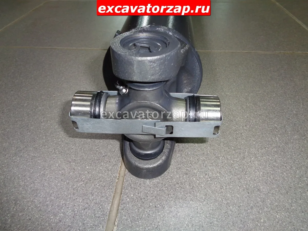 Вал карданный передний VOE15017908 экскаватора погрузчика Volvo BL71