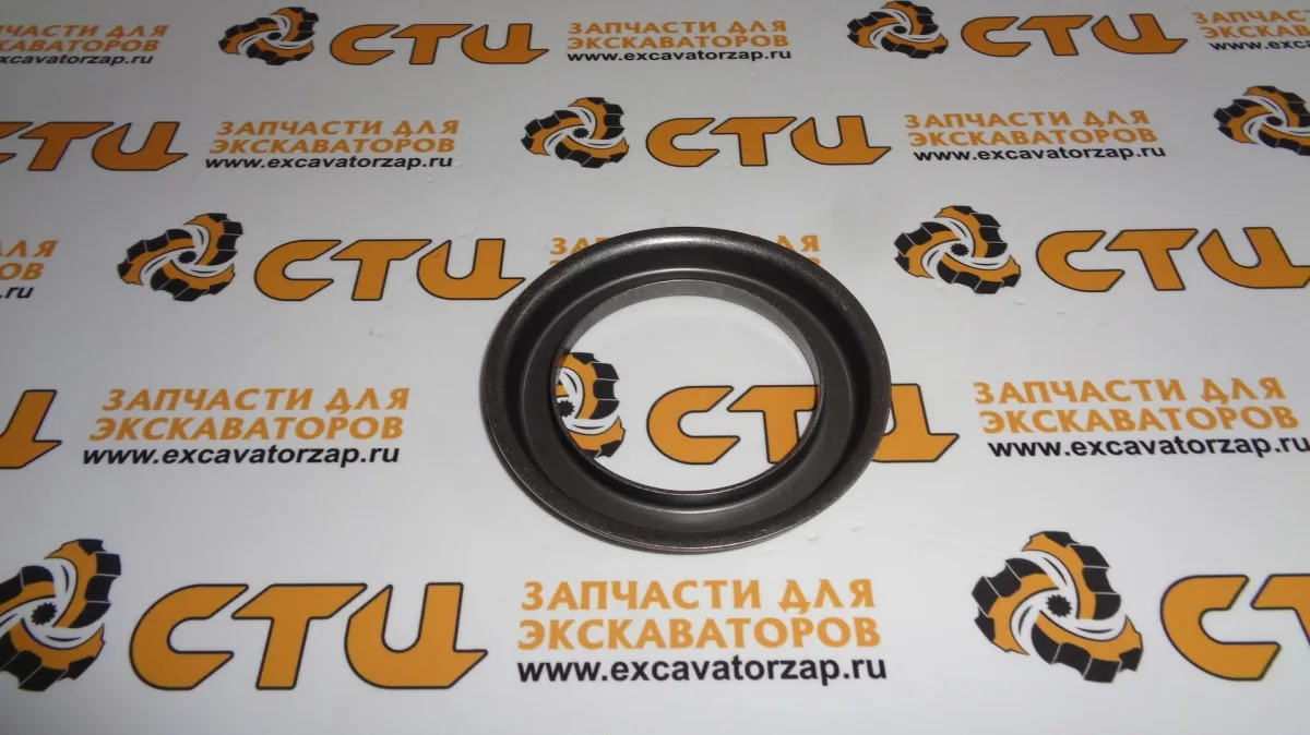 Пластина T229405 защитная (для сальника AT444943) заднего фланца КПП экскаватора погрузчика  John Deere 315SK, 325J, 325K