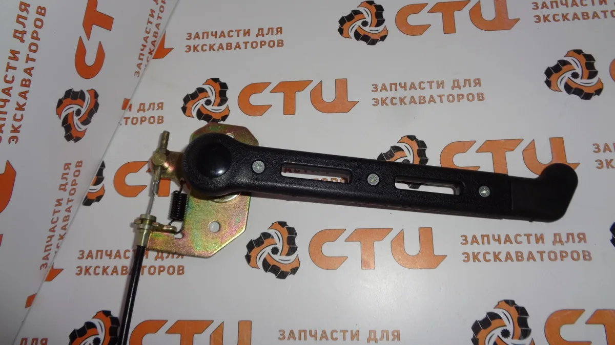 Крепление замка двери (РУЧКА ДВЕРИ ВНУТРЕННЯЯ С ТРОСОМ) LATCH ASSY-BACK 71Q6-02350 экскаватора Hyundai R140W-9S, R180W-9S