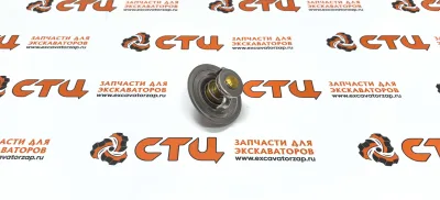 Термостат XKDE-01498 (HYUNDAI, оригинал) двигателя экскаватора Hyundai R210LC7, R210LC9BC, R210W9S, R260LC9S, RD220-7, RD220LC9