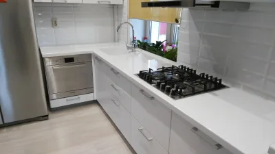 Столешница в кухню с влитой мойкой