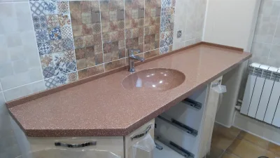 Столешница с влитой раковиной из искусственного камня