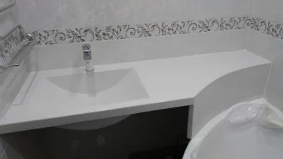 Умывальник с фартуком и влитой раковиной