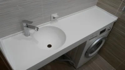 Столешница с влитой раковиной в ванную комнату