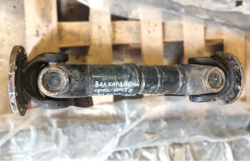 Вал карданный заднего моста (межосевой) FAW J6 (L=620 180х8х52)