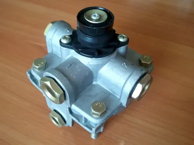 Клапан тормозной воздушный ускорительный FAW J5/J6