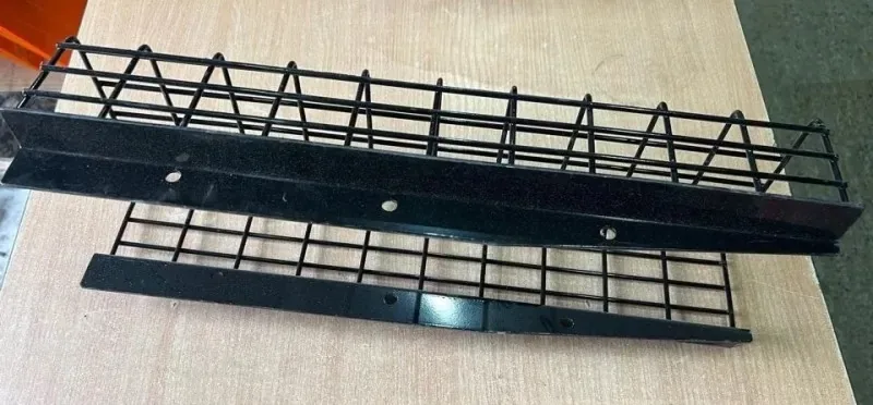 Сетка защитная фонаря стоп сигнала FAW J6 (металлическая в сборе)