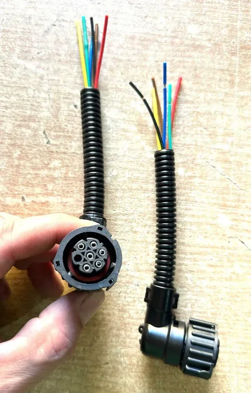Фишка фонаря стоп сигналов FAW J6 (разъем 6 контактов)