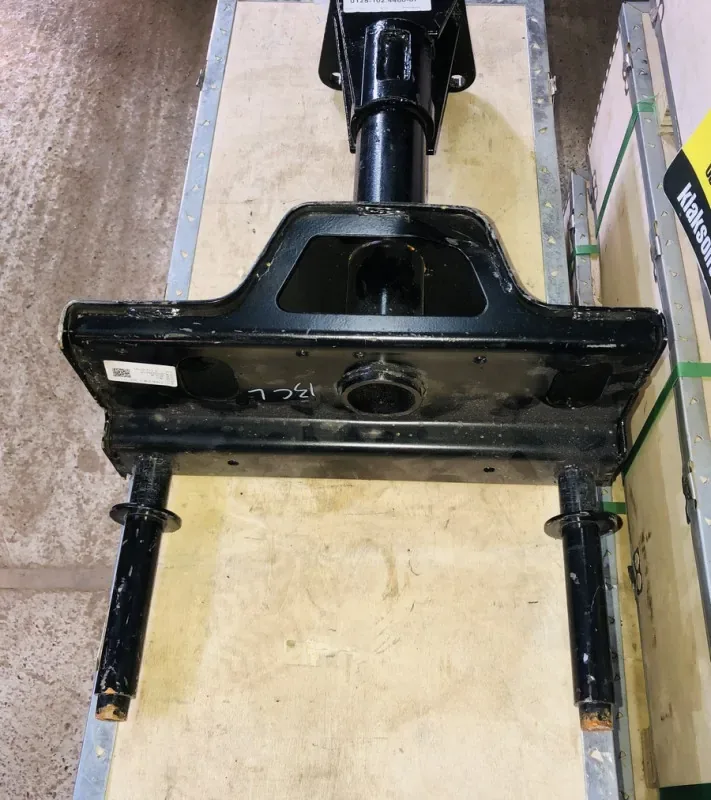 Кронштейн подножки L Faw J6 левый 5103225-13C (14B/D)