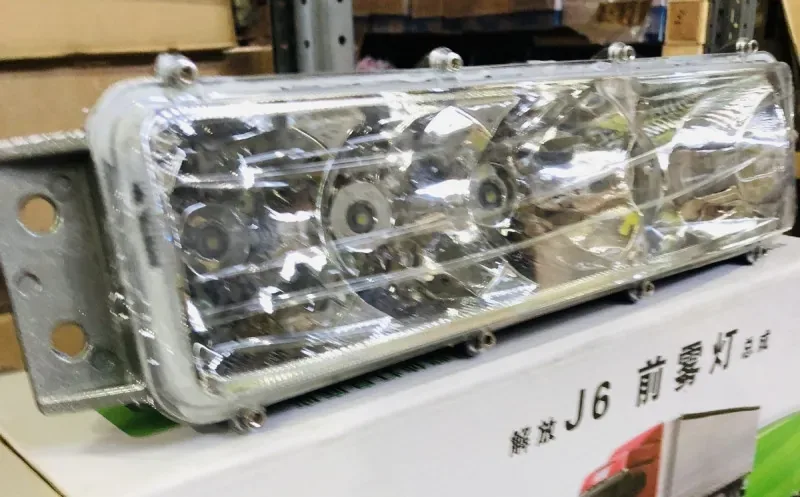 Фара противотуманная (ПТФ) FAW J6 правая LED