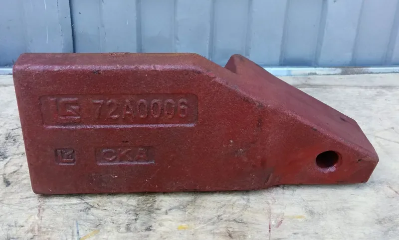 Адаптер коронки ковша LiuGong CLG836,842,856 боковой правый (30° 40 мм)
