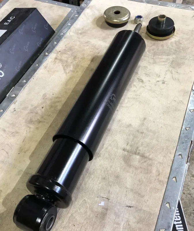Амортизатор подвески переднйй Shacman F3000/X3000 (ухо-шток) VALMO (OEM: DZ95259680012)