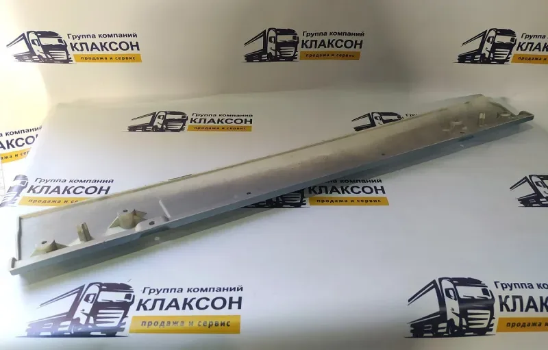 Накладка бампера Shacman X6000 центральная нижняя (светло-голубая)