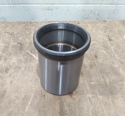 Втулка полуоси SD16